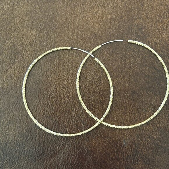 6 Pairs of Stylish Fashion & Designer Hoops - Picture 3 of 12